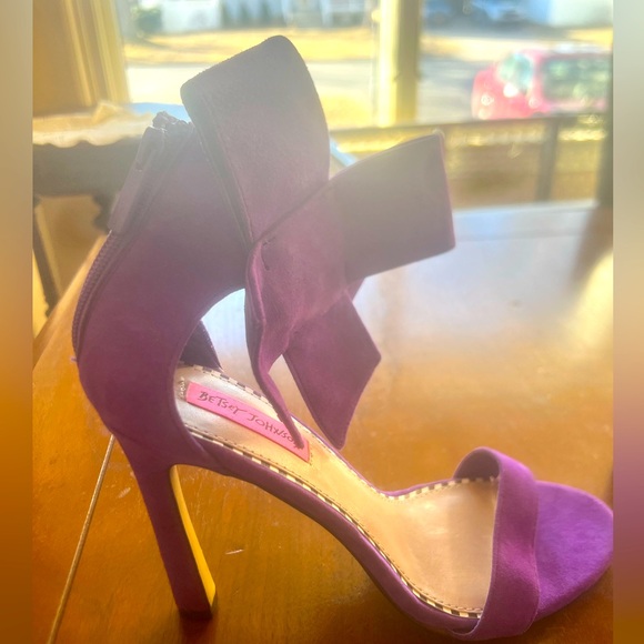 Betsey Johnson Shoes - Betsy Johnson Women’s Friskyy Suede Bow Heels Pumps Purple Size 9.5